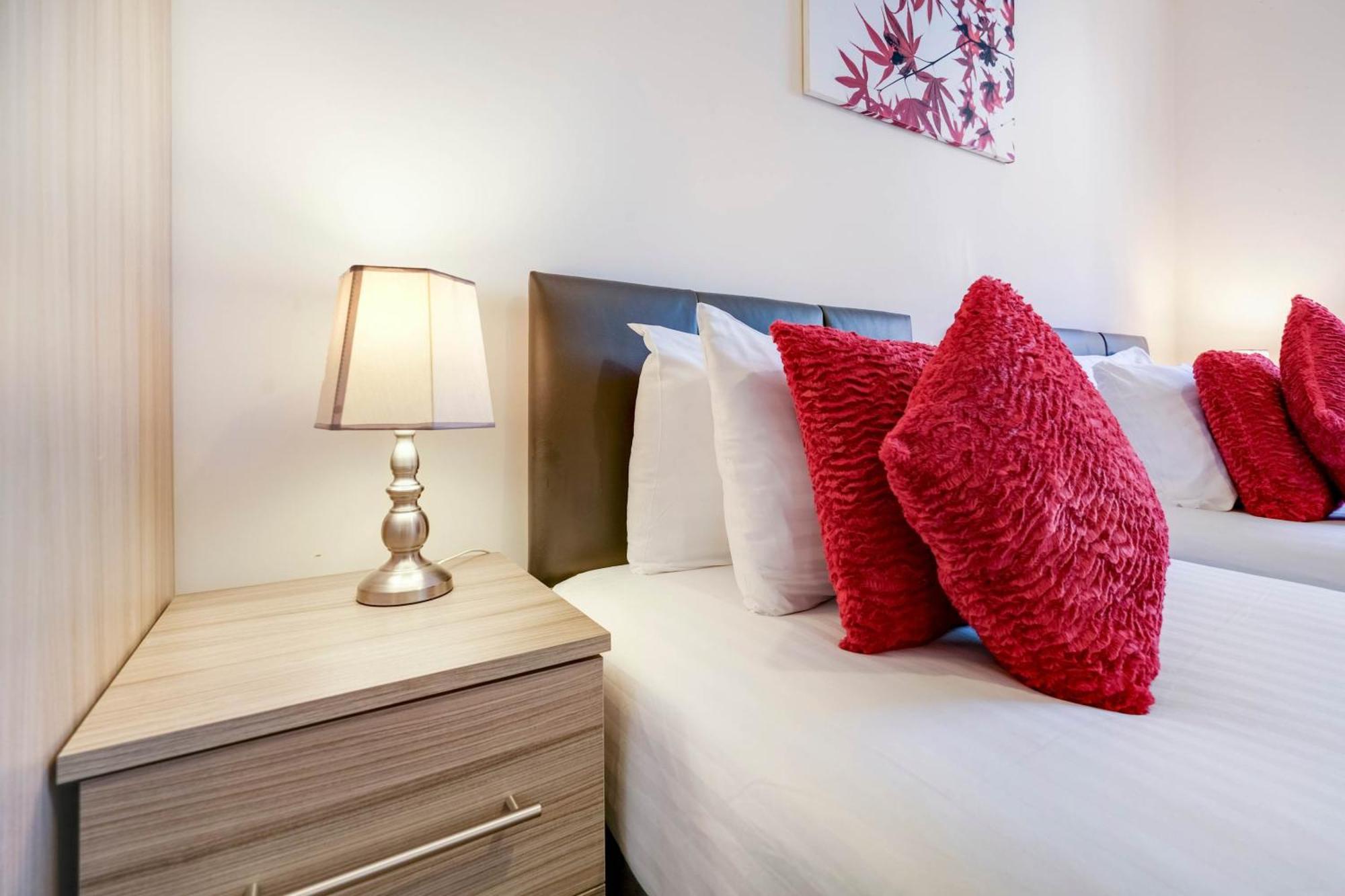 Alder House Serviced Apartment Maidenhead By 360Stays 외부 사진