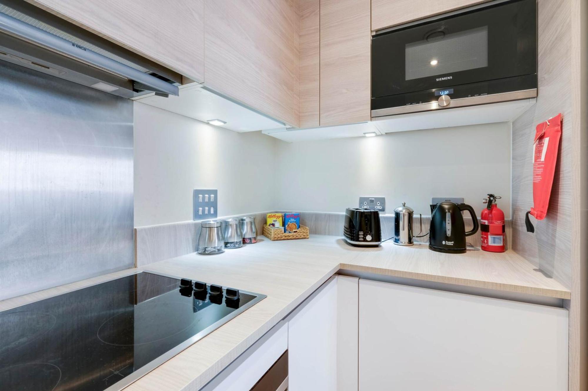 Alder House Serviced Apartment Maidenhead By 360Stays 외부 사진