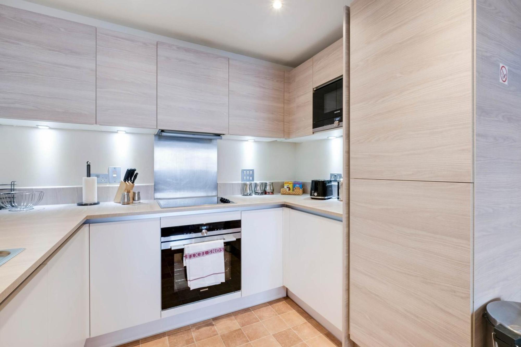 Alder House Serviced Apartment Maidenhead By 360Stays 외부 사진