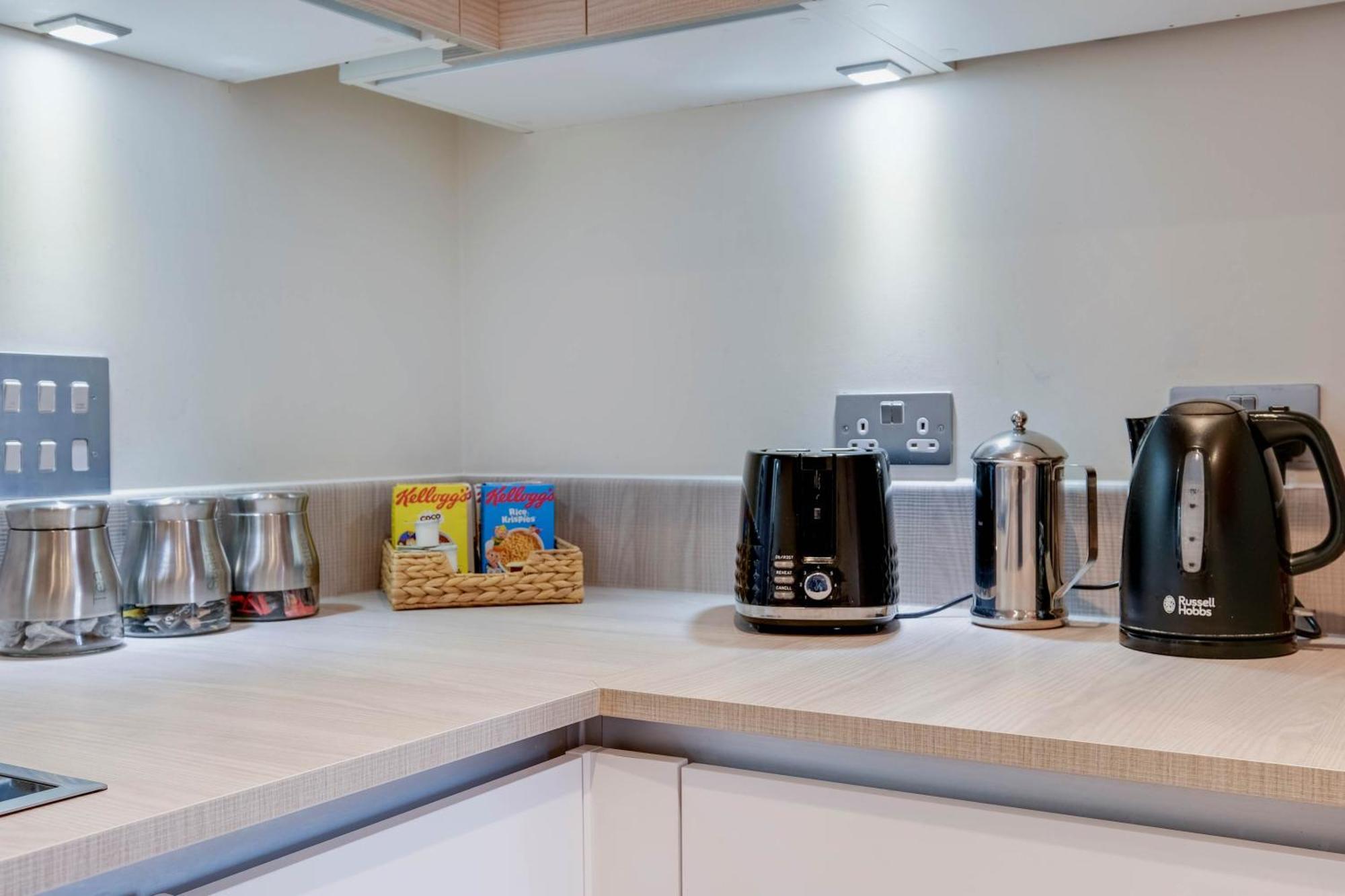 Alder House Serviced Apartment Maidenhead By 360Stays 외부 사진